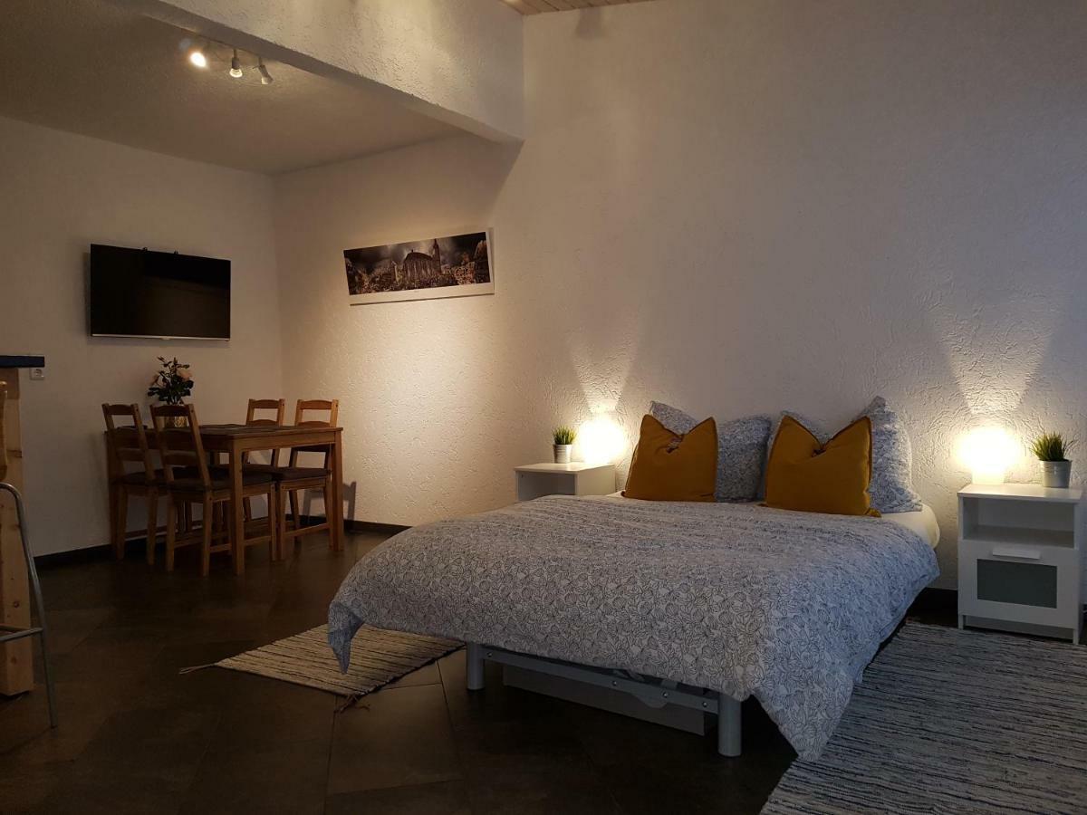 Ferienwohnung Wohnen im ehemaligen Kaminstudio mit Klimaanlage Wittenberg Exterior foto
